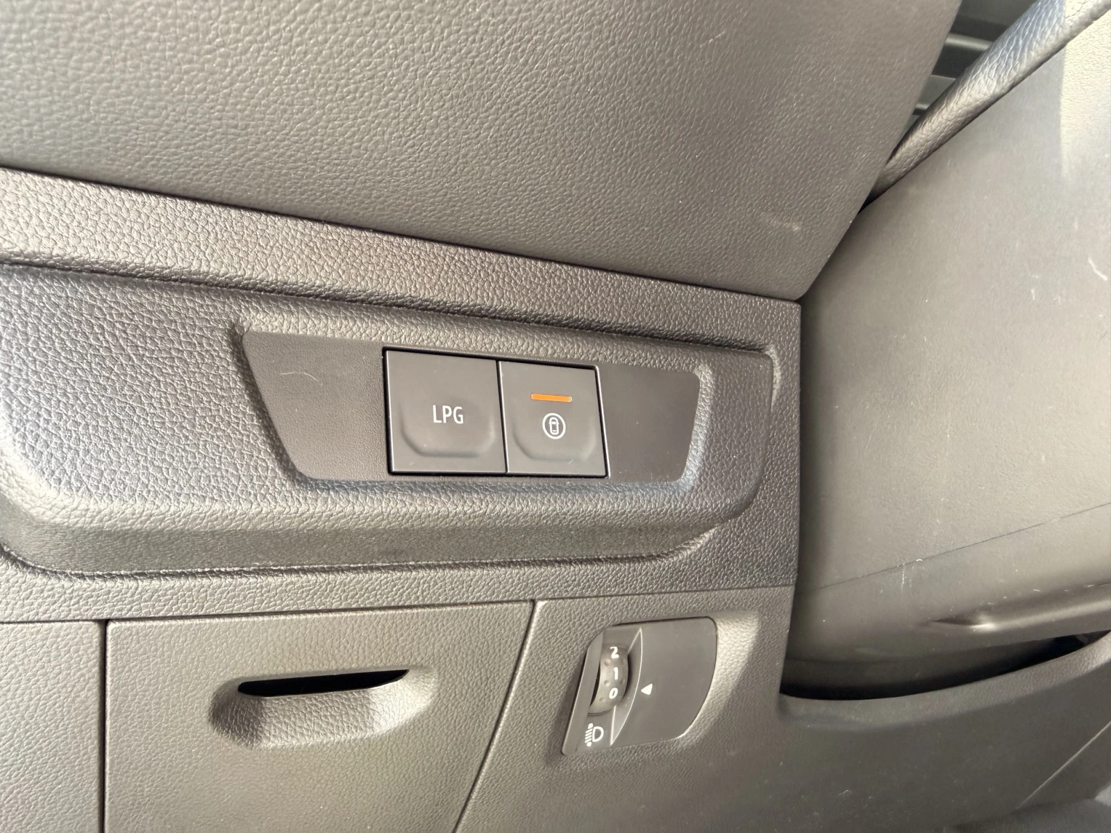 Dacia Logan 1000 куб.см / 100 к.с / Еco-G, снимка 15 - Автомобили и джипове - 54958375
