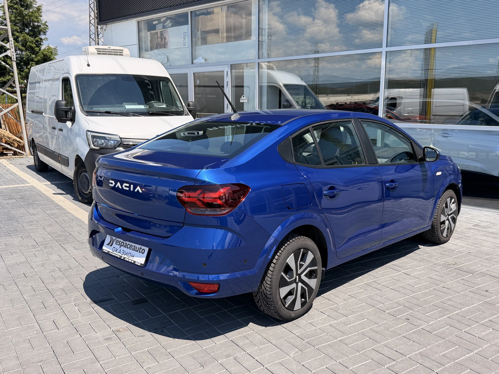 Dacia Logan 1000 куб.см / 100 к.с / Еco-G, снимка 4 - Автомобили и джипове - 54958375