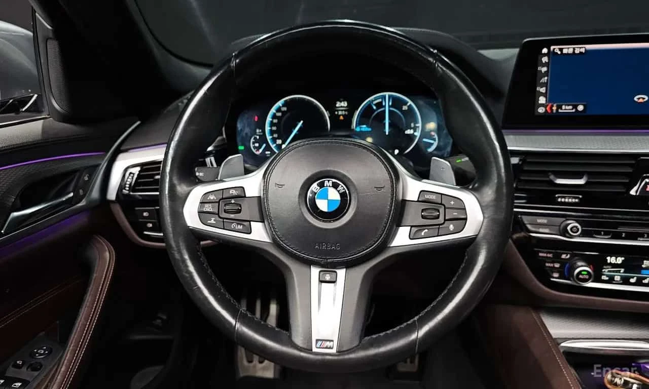BMW 520 * 520d M Sport Package Plus * CARFAX * ЦЕНА ДО БГ, снимка 13 - Автомобили и джипове - 55509487