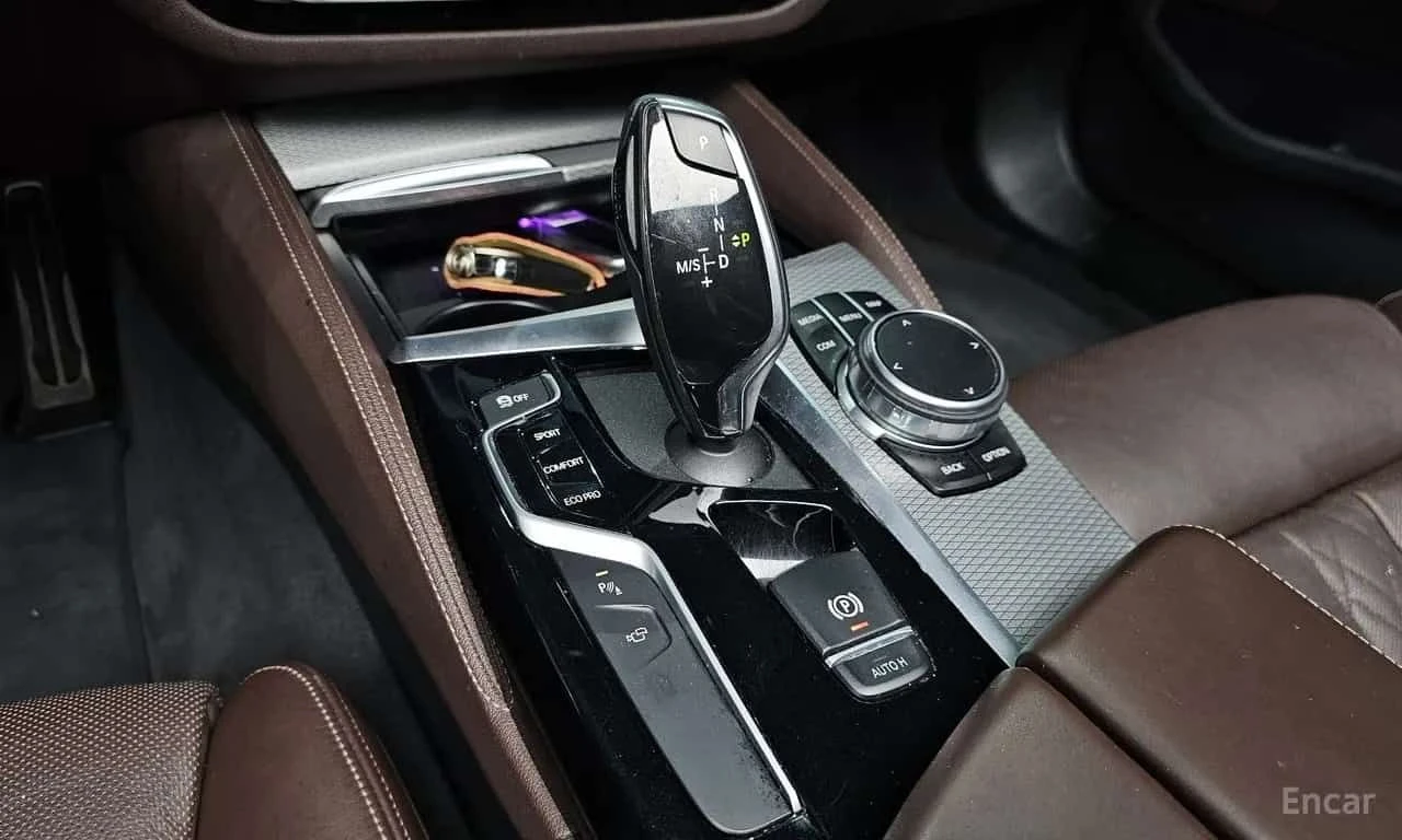BMW 520 * 520d M Sport Package Plus * CARFAX * ЦЕНА ДО БГ, снимка 9 - Автомобили и джипове - 55509487
