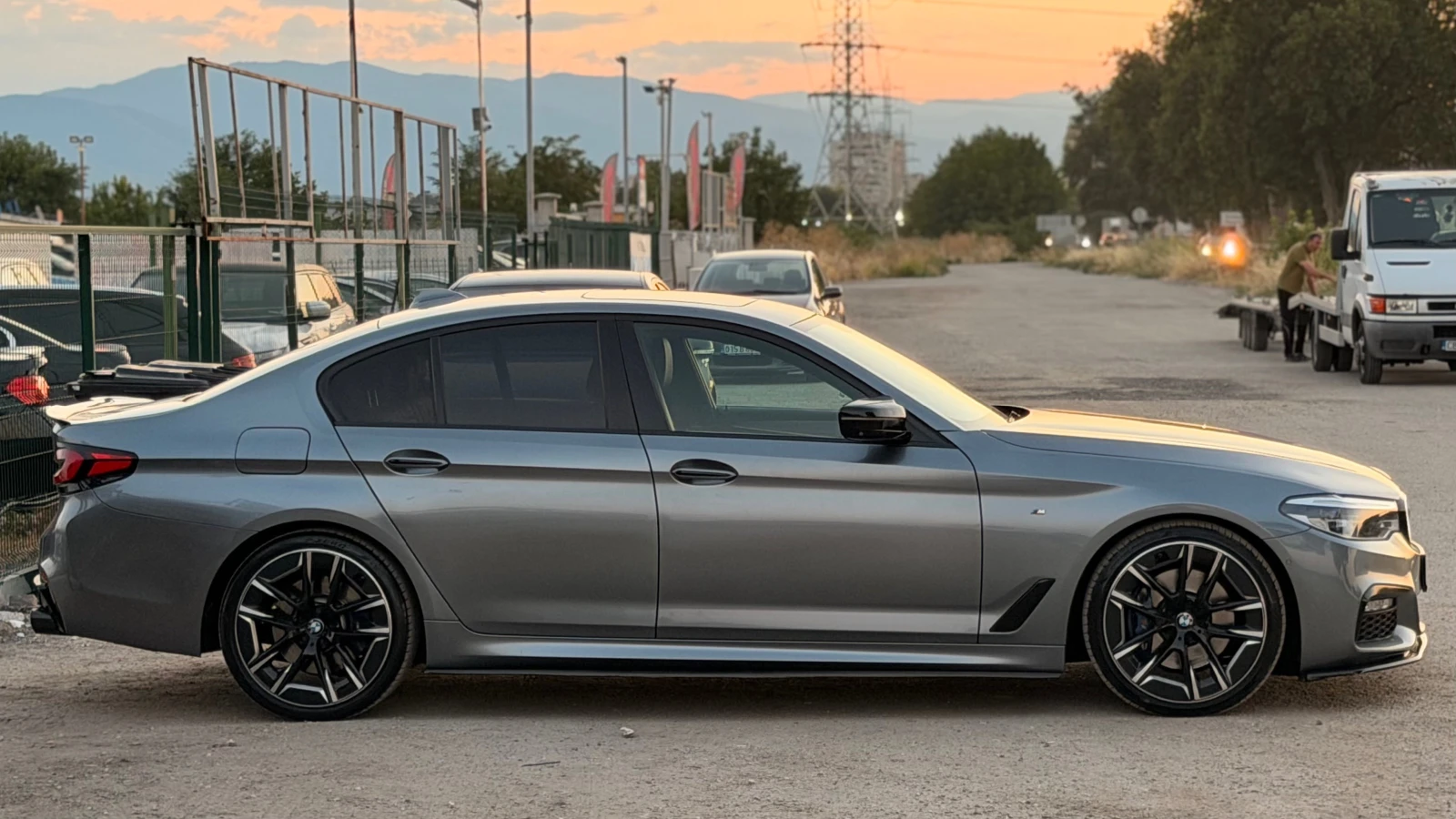 BMW 530 d= M-performance= Keyless Go= HUD= 360* Camera= , снимка 4 - Автомобили и джипове - 55545619