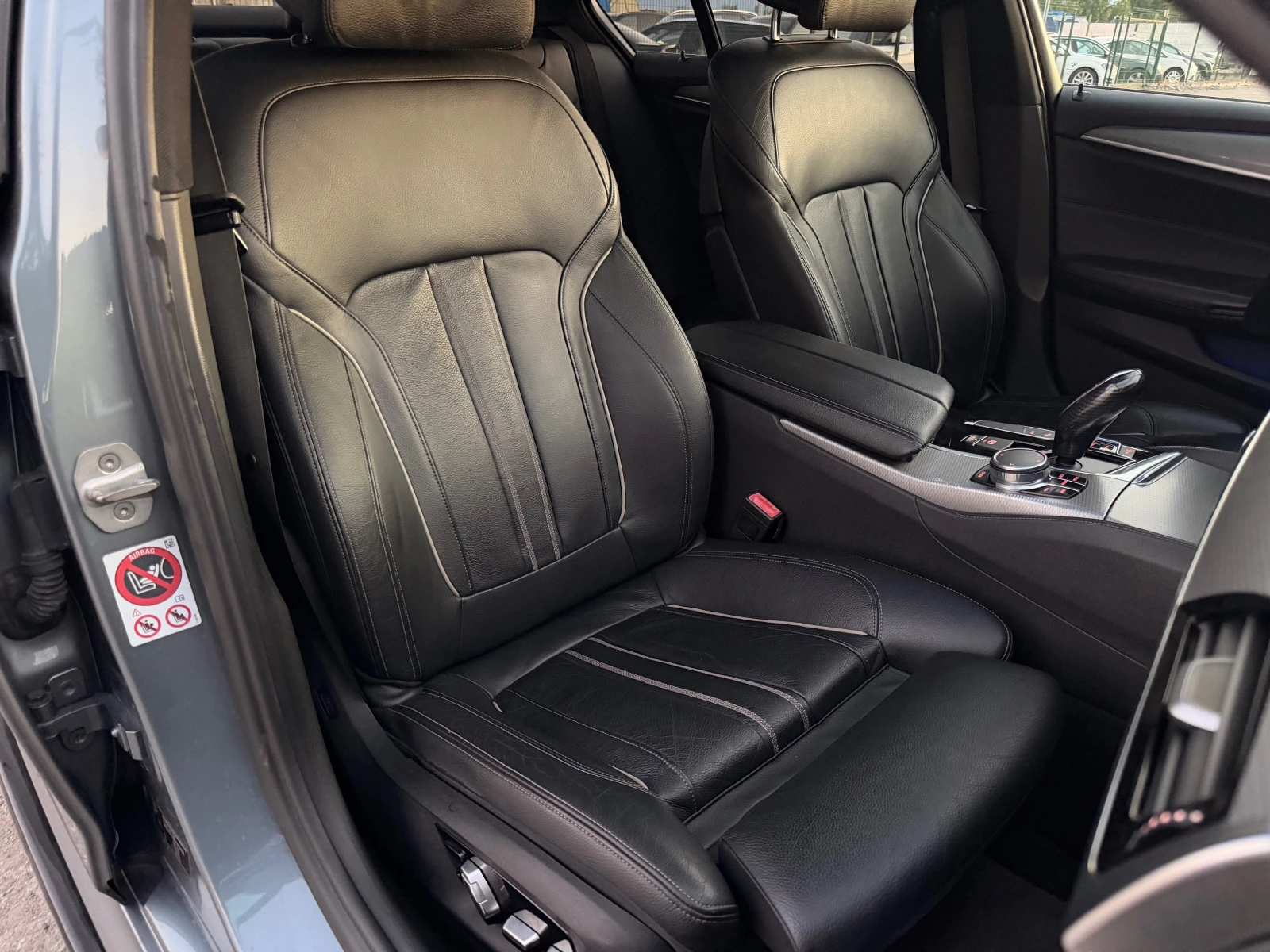 BMW 530 d= M-performance= Keyless Go= HUD= 360* Camera= , снимка 12 - Автомобили и джипове - 55545619