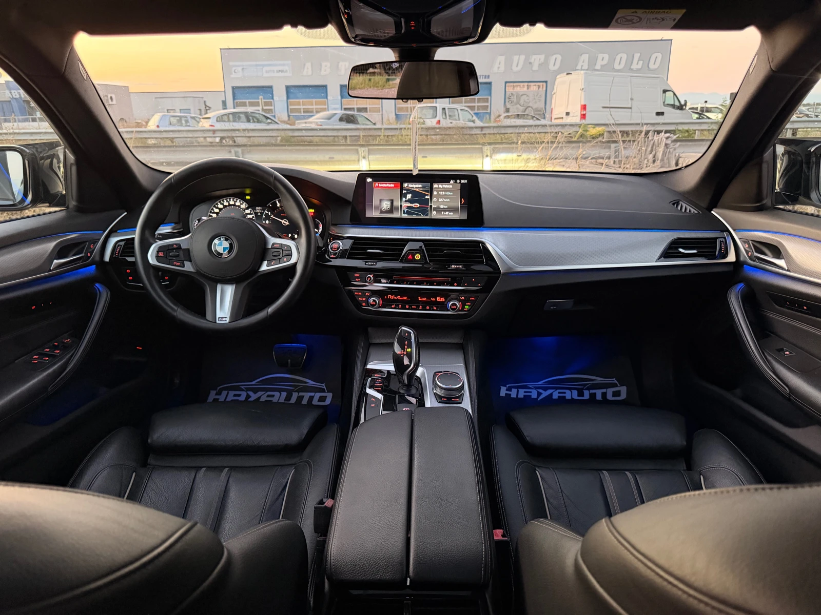 BMW 530 d= M-performance= Keyless Go= HUD= 360* Camera= , снимка 10 - Автомобили и джипове - 55545619