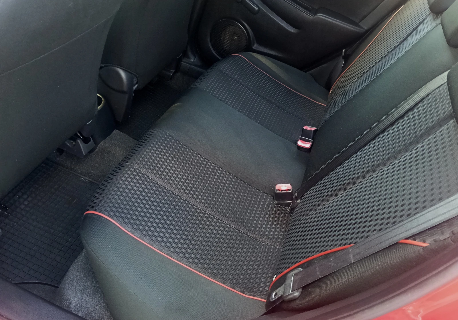 Mazda 2 1.6 HDI, снимка 7 - Автомобили и джипове - 55752311