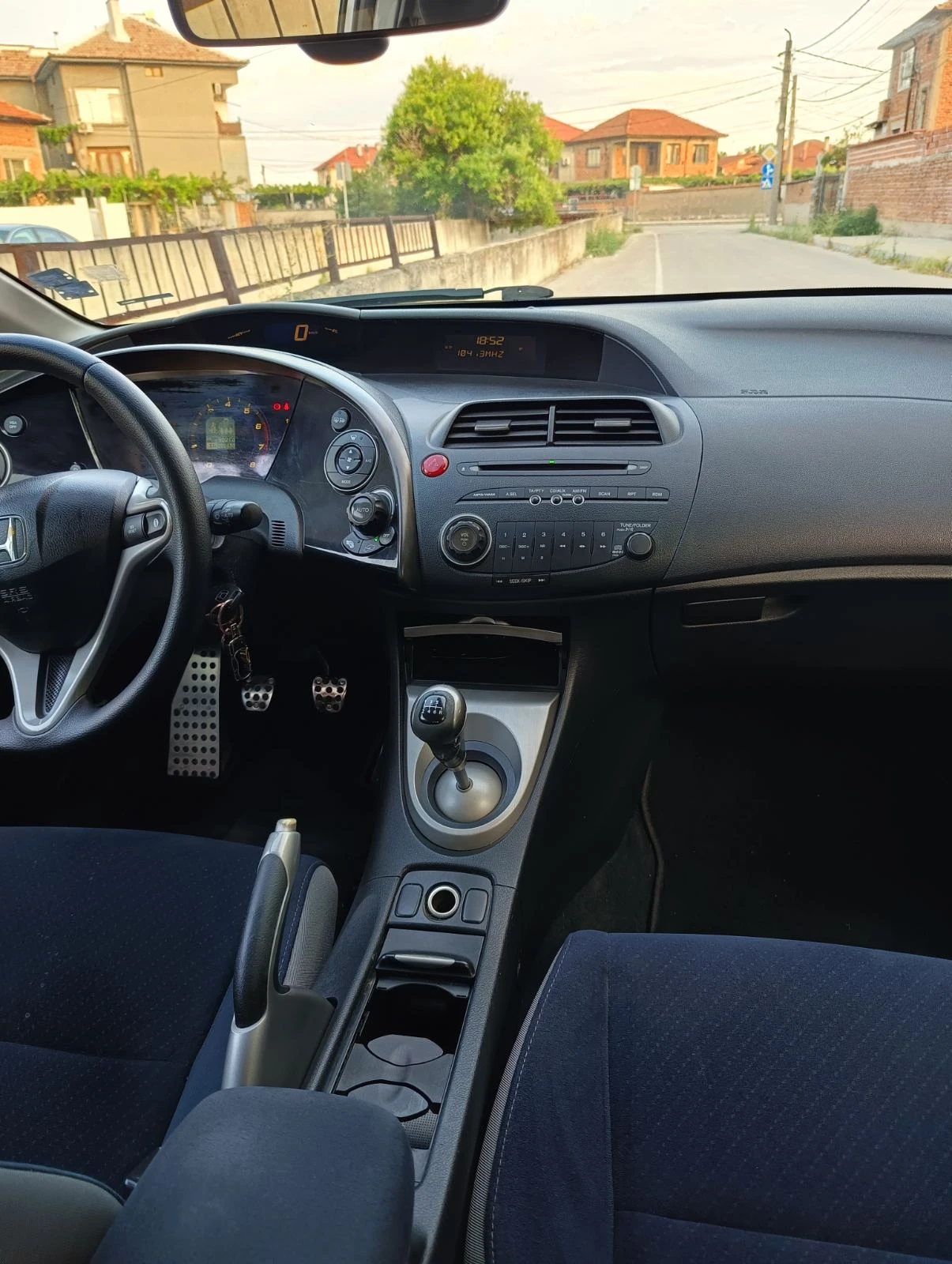 Honda Civic 8 генерация, снимка 13 - Автомобили и джипове - 55971816