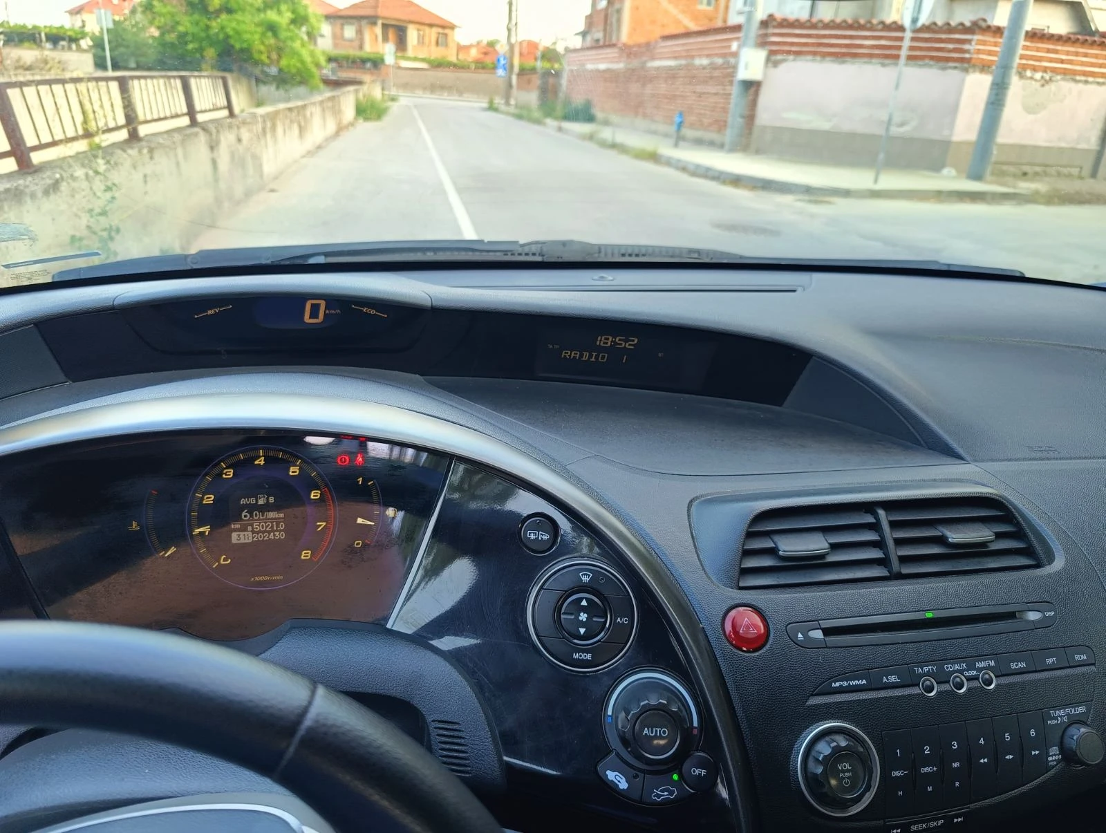 Honda Civic 8 генерация, снимка 14 - Автомобили и джипове - 55971816