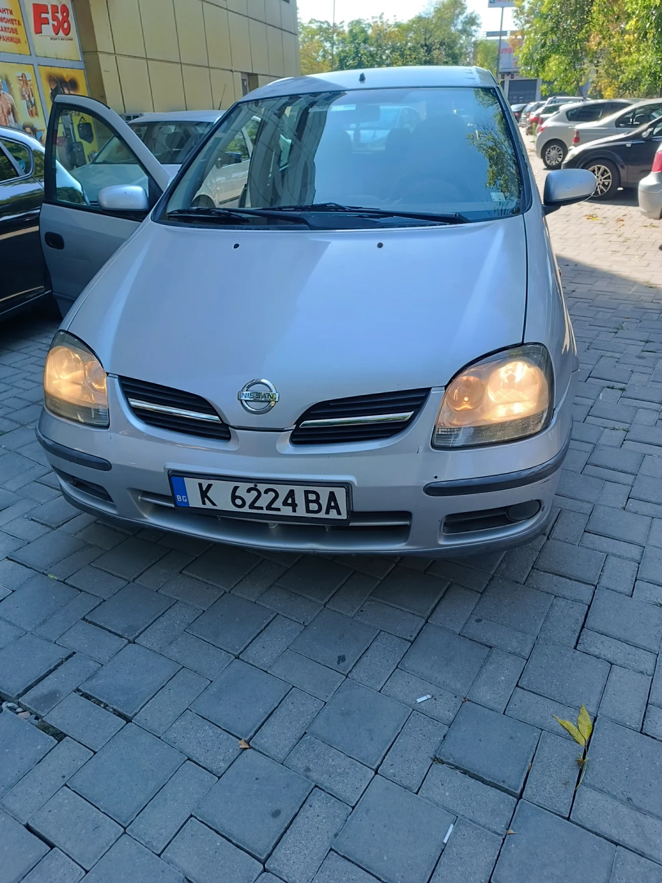 Nissan Almera tino, снимка 6 - Автомобили и джипове - 56148499
