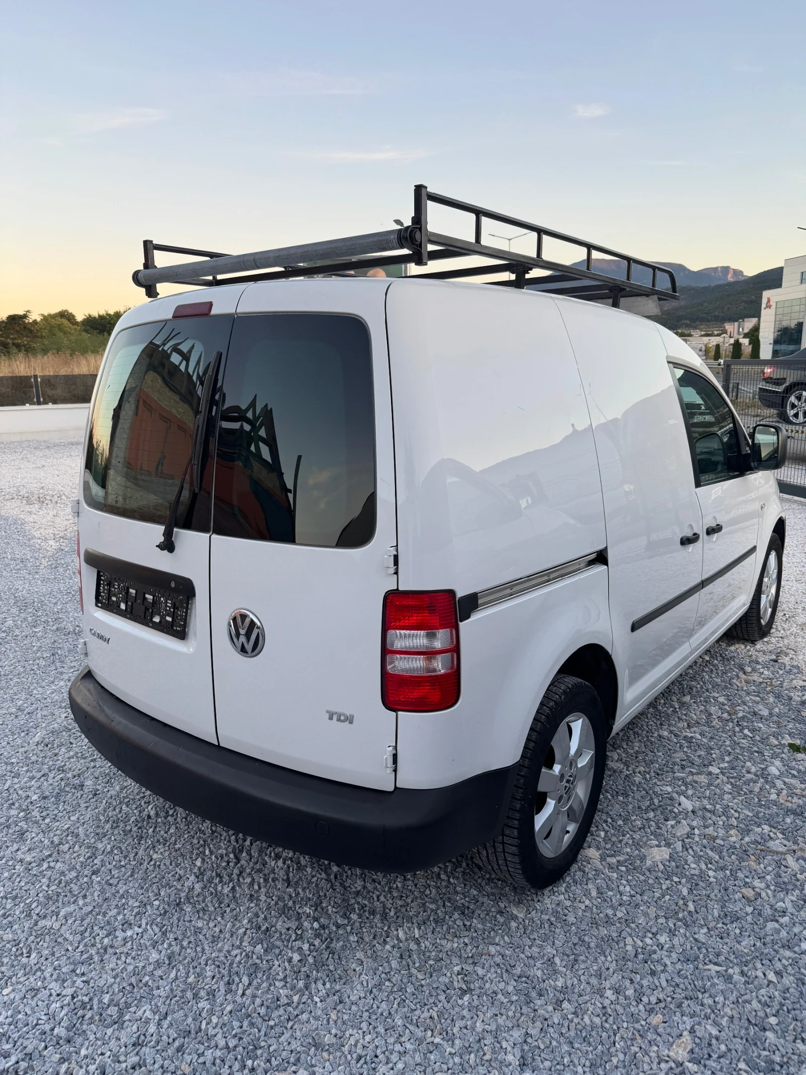 VW Caddy, снимка 4 - Автомобили и джипове - 56364315