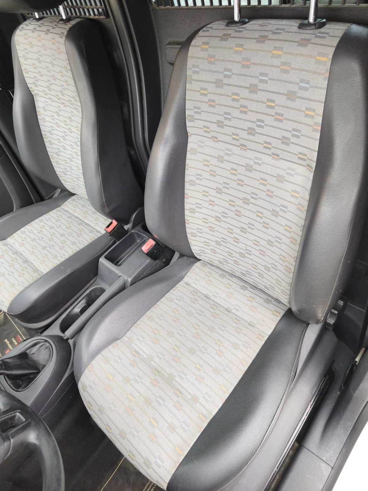VW Caddy, снимка 10 - Автомобили и джипове - 56364315