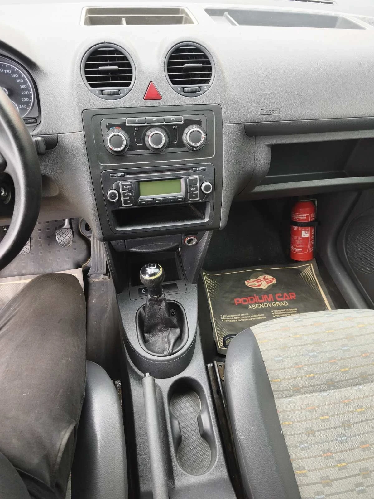 VW Caddy, снимка 9 - Автомобили и джипове - 56364315
