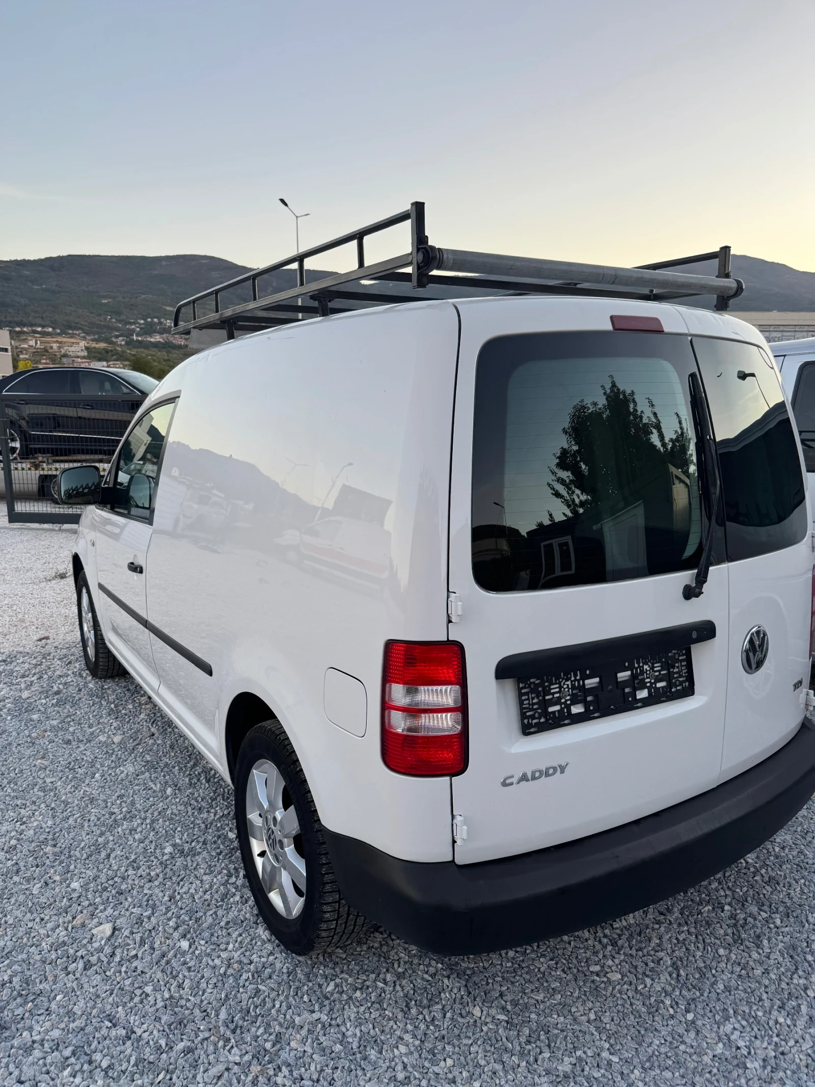 VW Caddy, снимка 5 - Автомобили и джипове - 56364315