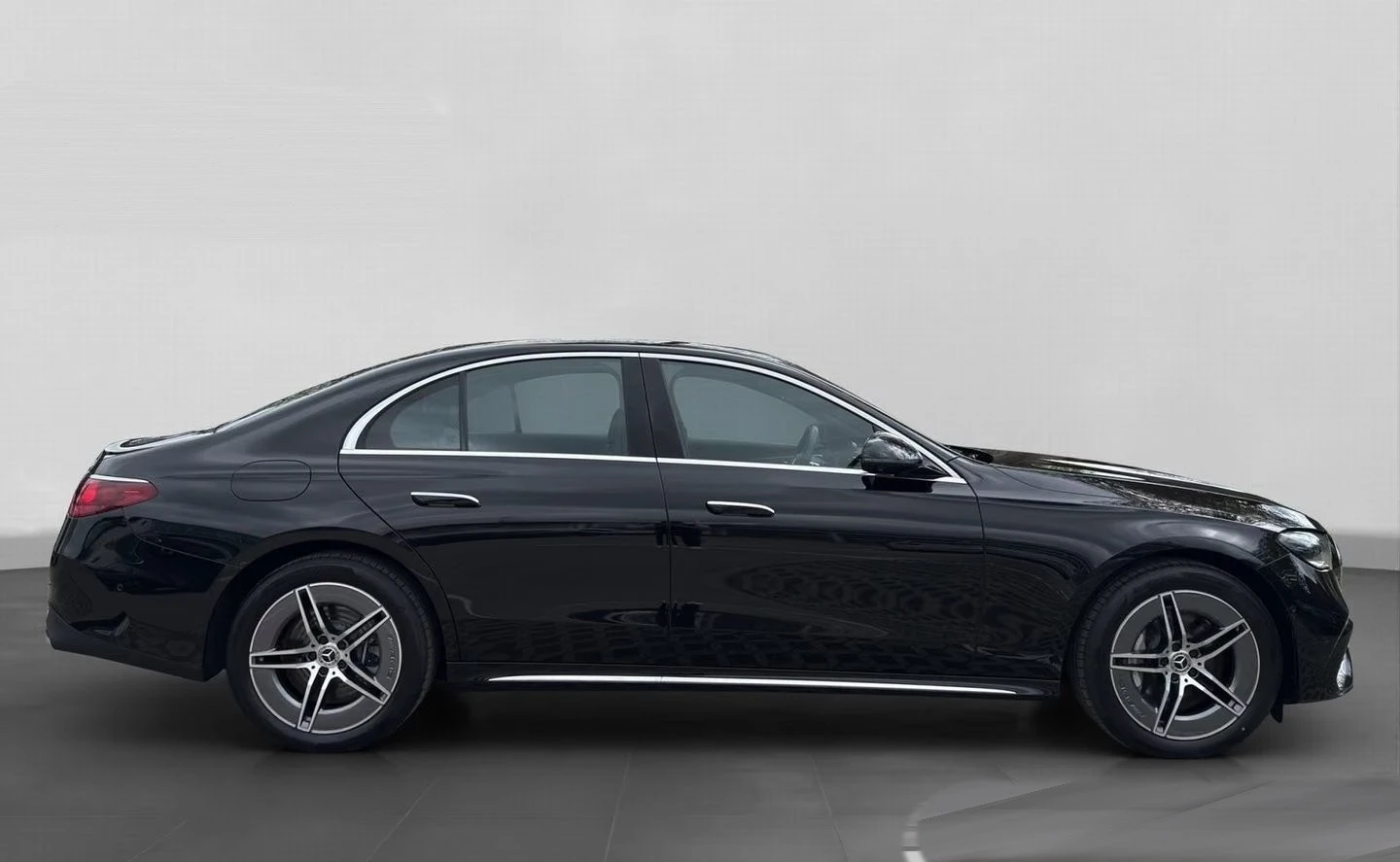 Mercedes-Benz E 400 e / AMG / 4M / BURM-4D / 360 / DIGITAL LIGHT / , снимка 8 - Автомобили и джипове - 56459829