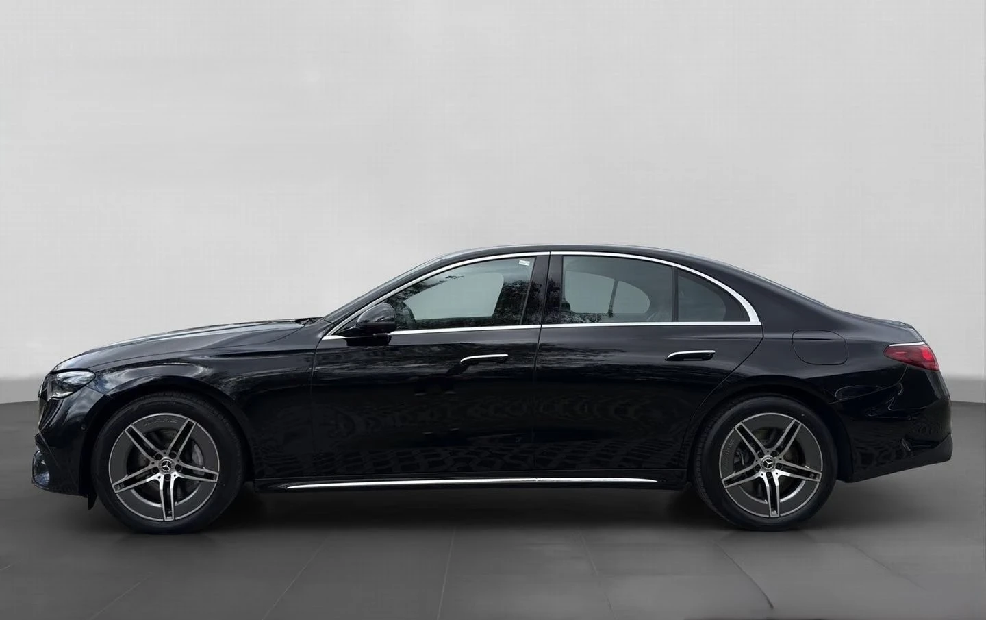 Mercedes-Benz E 400 e / AMG / 4M / BURM-4D / 360 / DIGITAL LIGHT / , снимка 4 - Автомобили и джипове - 56459829