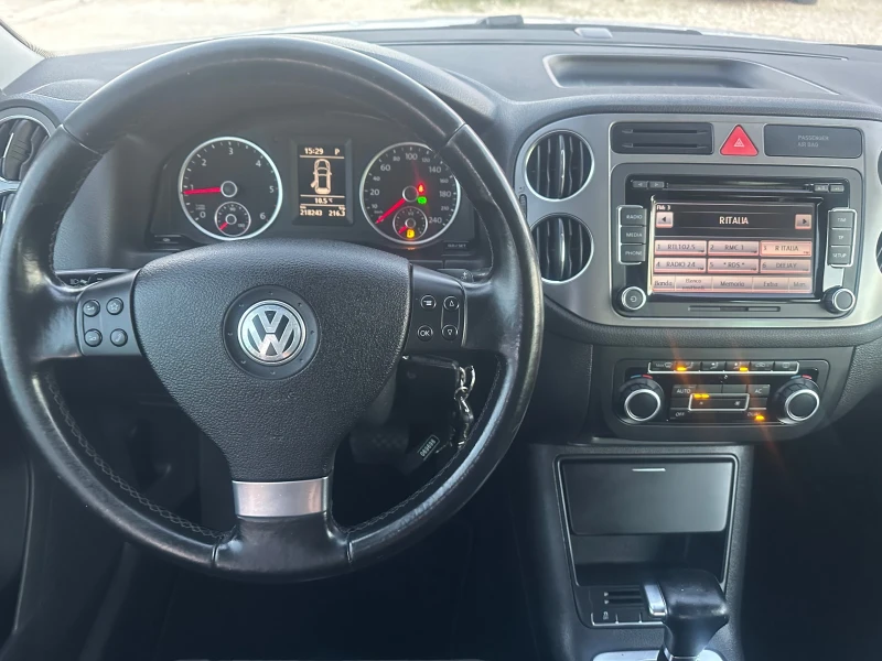 VW Tiguan 2.0 TDI 4X4, снимка 10 - Автомобили и джипове - 48393058