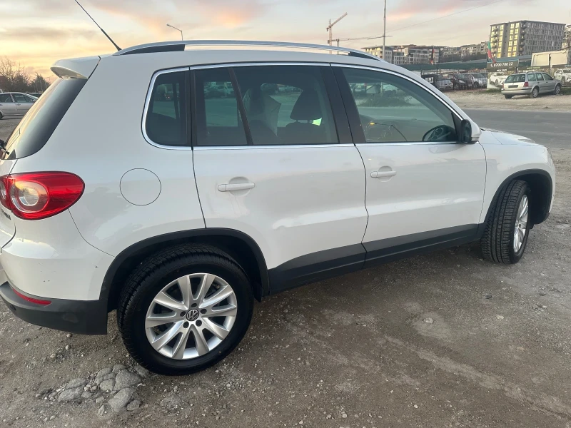 VW Tiguan 2.0 TDI 4X4, снимка 6 - Автомобили и джипове - 48393058