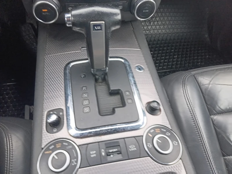 VW Touareg 3.0 V6 Tdi, снимка 12 - Автомобили и джипове - 53314320