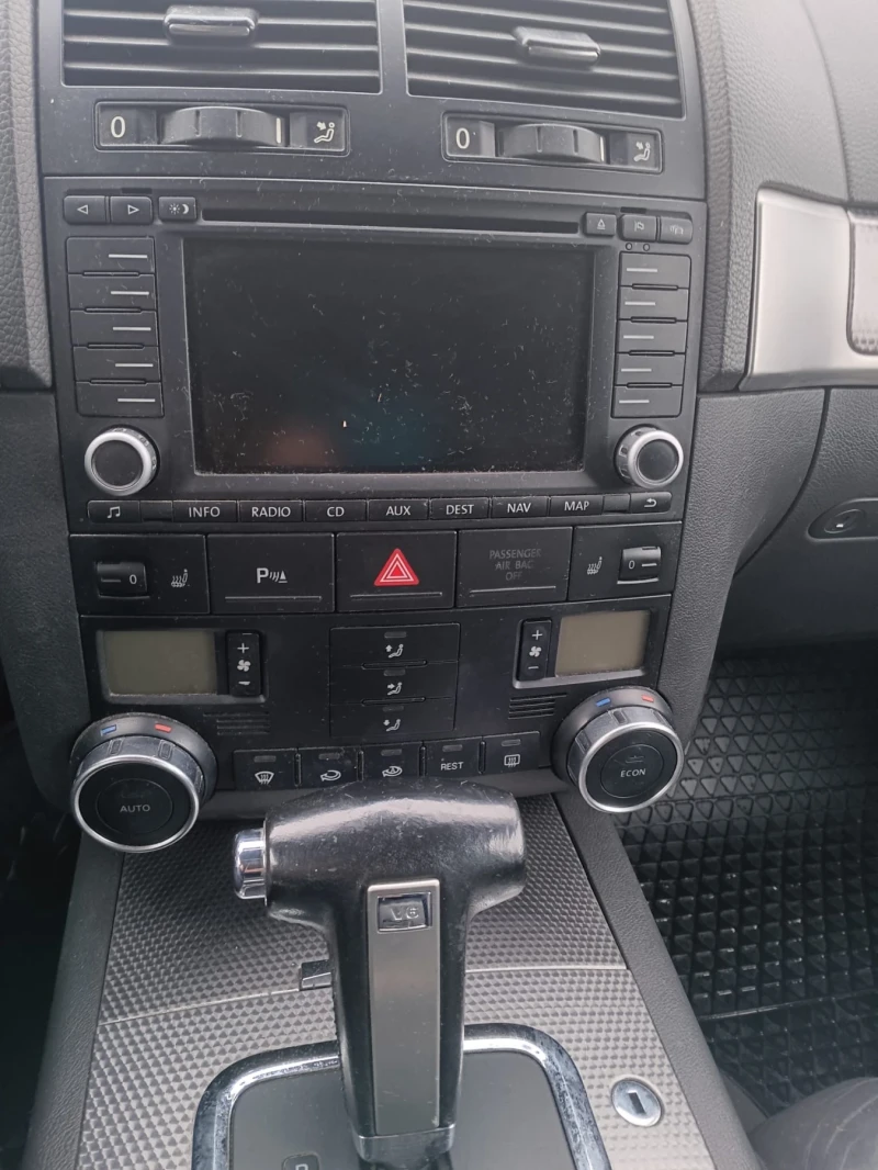 VW Touareg 3.0 V6 Tdi, снимка 10 - Автомобили и джипове - 53314320