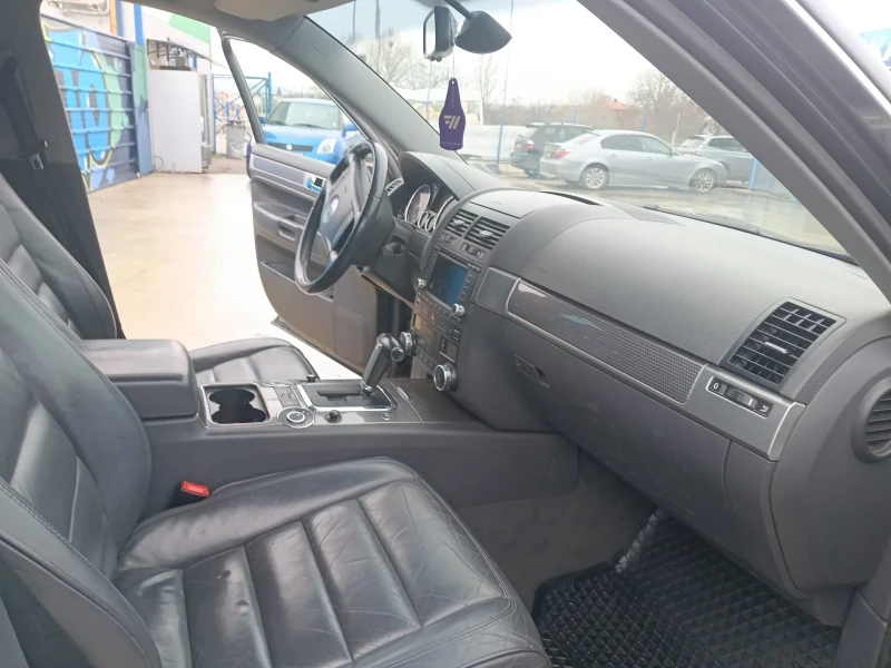 VW Touareg 3.0 V6 Tdi, снимка 9 - Автомобили и джипове - 53314320