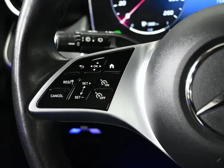 Mercedes-Benz GLC 300 4MATIC | 360 Camera | Ambient Light | Carfax, снимка 12 - Автомобили и джипове - 54720731