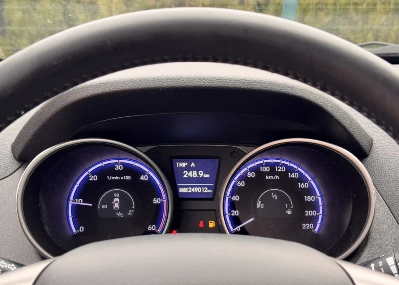 Hyundai IX35 2.0 CRDI / 4x4 - изображение 7