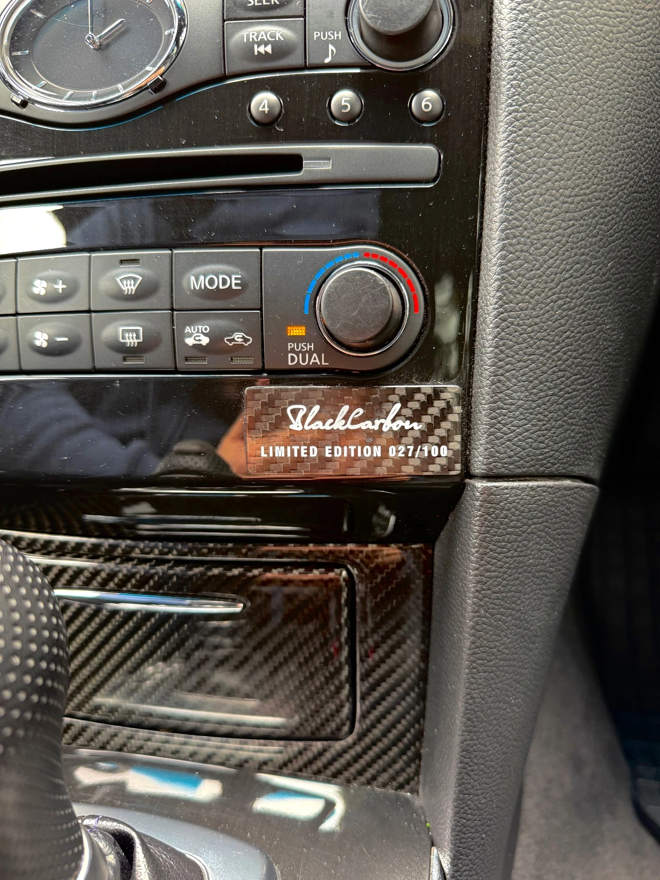 Infiniti QX70 S Black Carbon 027/100 Limited, снимка 12 - Автомобили и джипове - 53928234