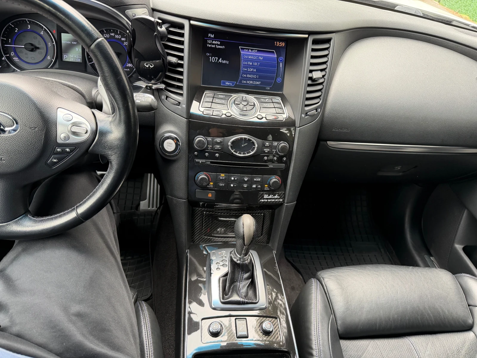 Infiniti QX70 S Black Carbon 027/100 Limited, снимка 11 - Автомобили и джипове - 53928234