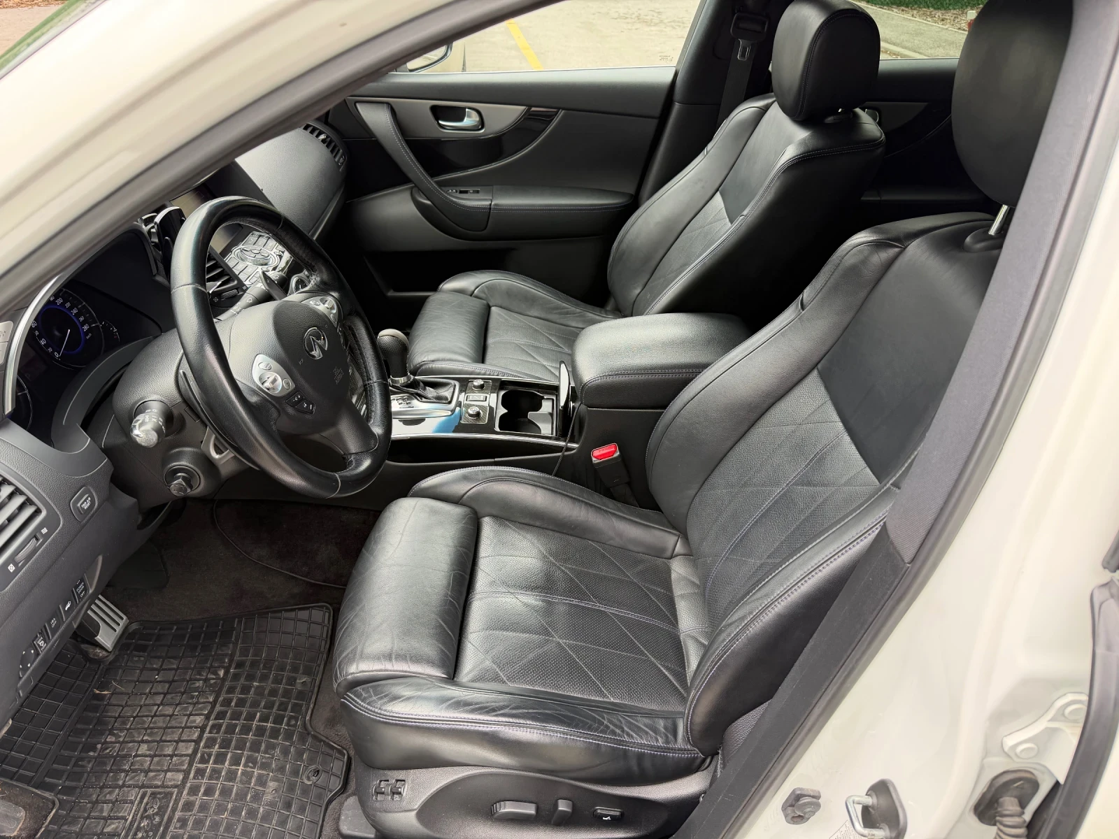 Infiniti QX70 S Black Carbon 027/100 Limited, снимка 8 - Автомобили и джипове - 53928234