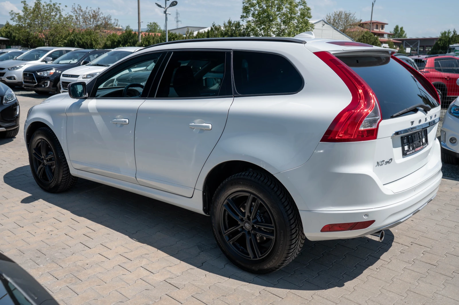 Volvo XC60 2.0* 150кс* LED* 2016г, снимка 6 - Автомобили и джипове - 54441626