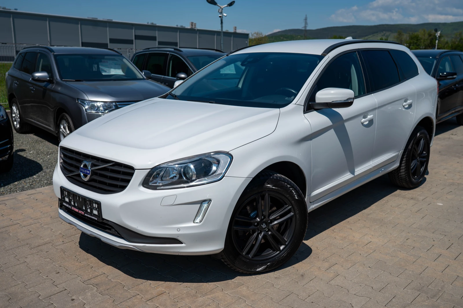 Volvo XC60 2.0* 150кс* LED* 2016г, снимка 2 - Автомобили и джипове - 54441626