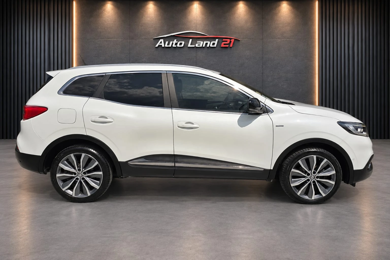 Renault Kadjar 1.5dci* 110кс* НАВИГАЦИЯ* КАМЕРА* 87000км, снимка 4 - Автомобили и джипове - 56271028