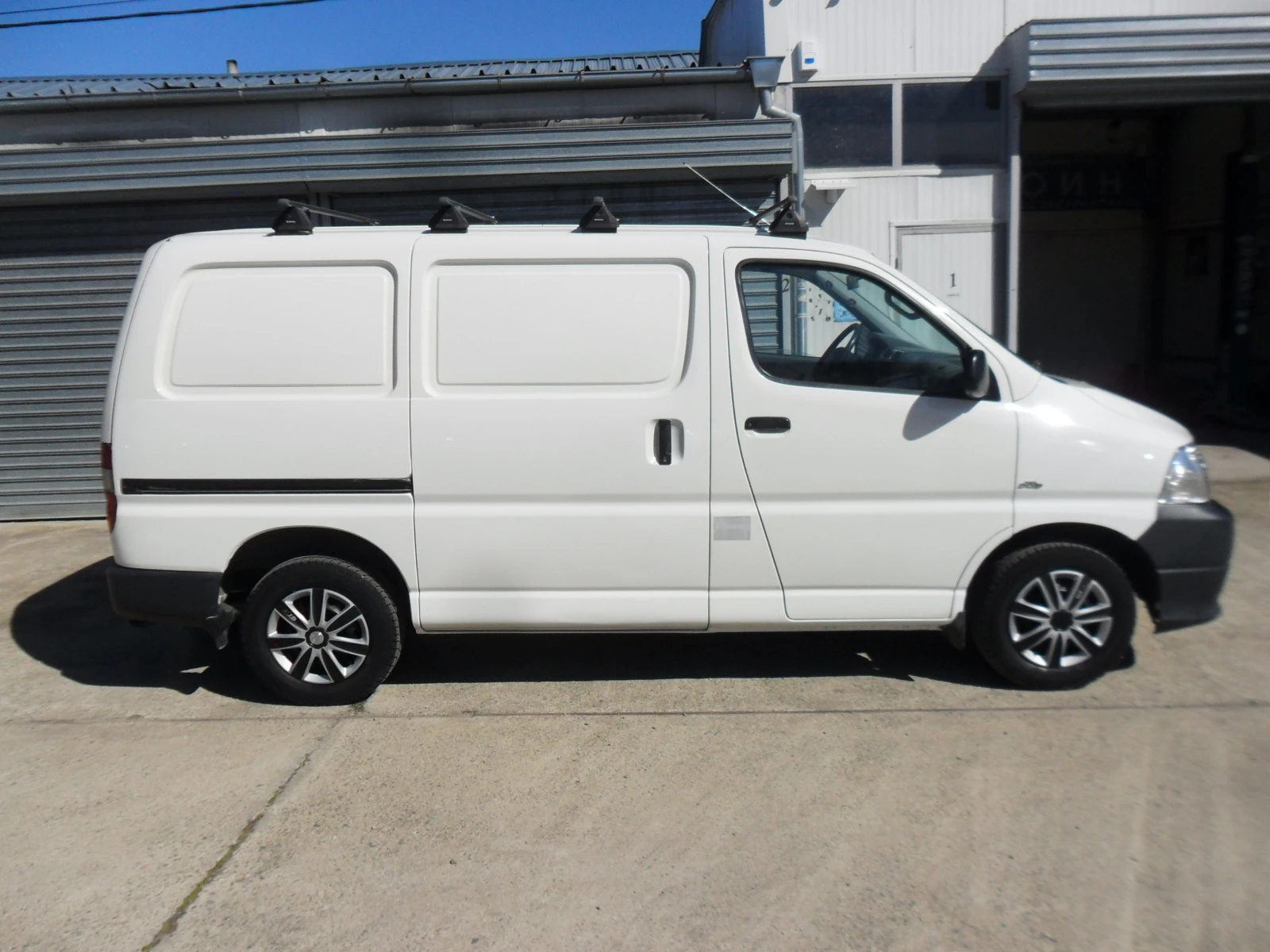 Toyota Hiace 2, 5-D4D-ТОВАРЕН- - изображение 8