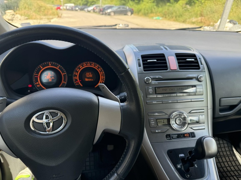 Toyota Auris D-4D, снимка 14 - Автомобили и джипове - 46409282