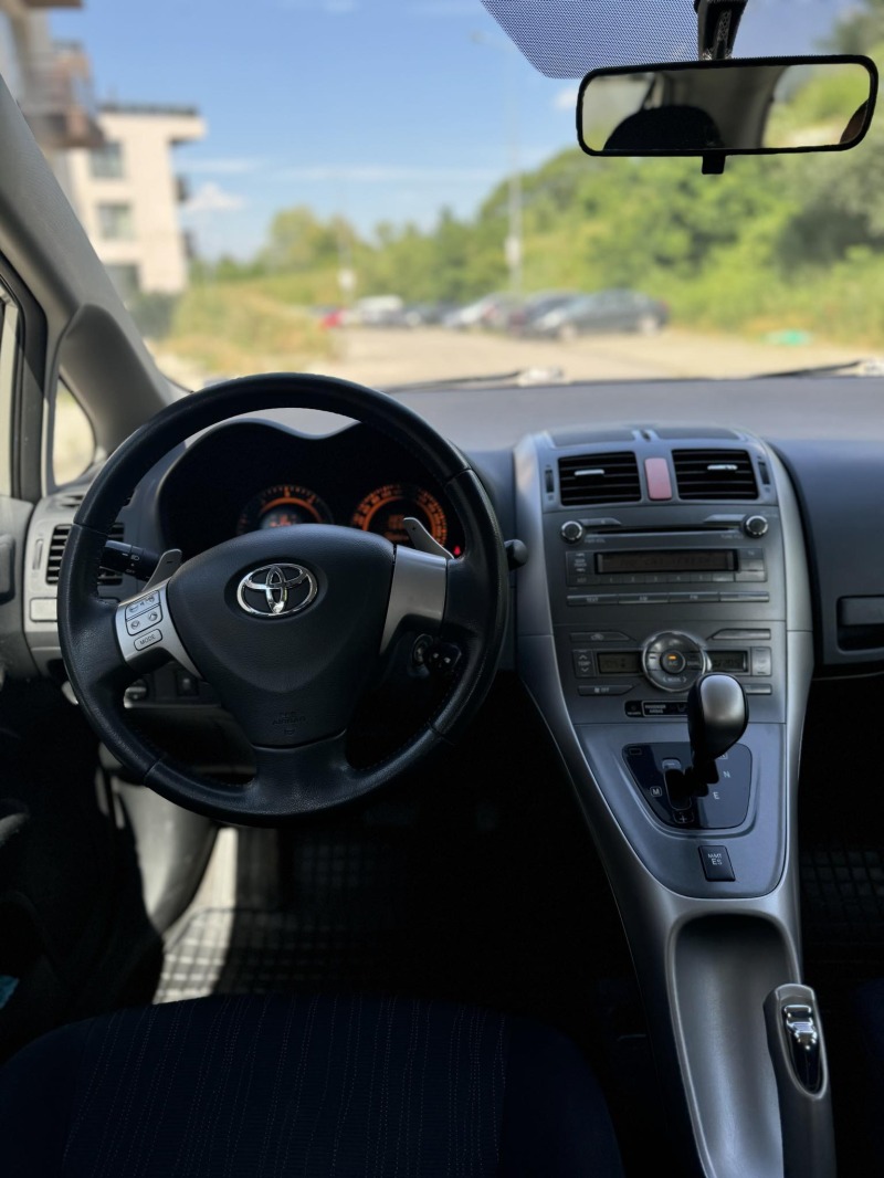 Toyota Auris D-4D, снимка 13 - Автомобили и джипове - 46409282