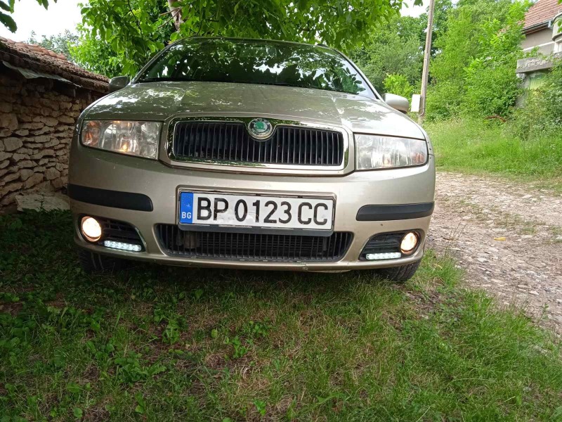 Skoda Fabia, снимка 8 - Автомобили и джипове - 46448221