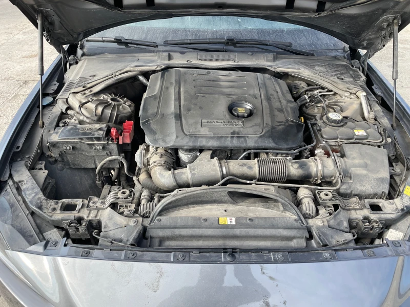 Jaguar XE 2.0 AWD, снимка 12 - Автомобили и джипове - 49262300