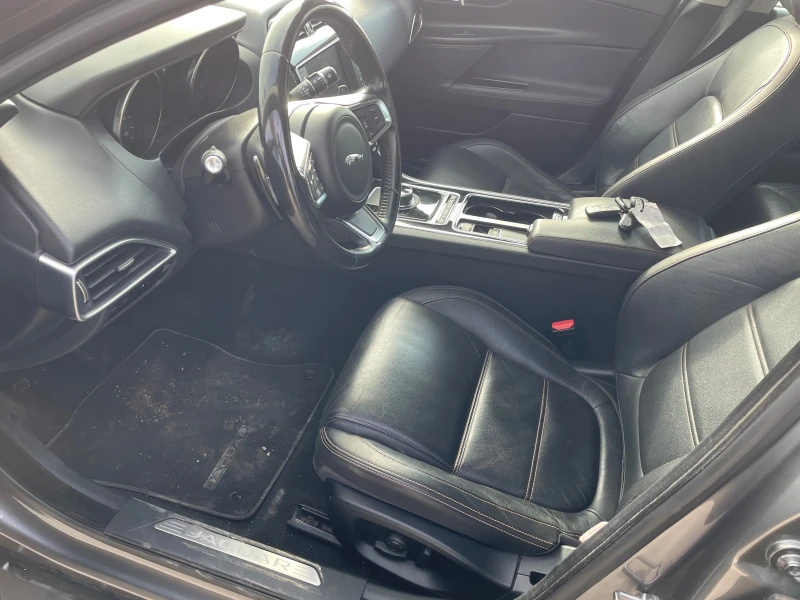 Jaguar XE 2.0 AWD, снимка 8 - Автомобили и джипове - 49262300