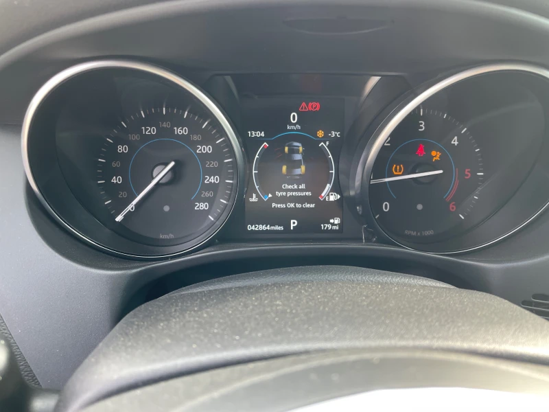 Jaguar XE 2.0 AWD, снимка 11 - Автомобили и джипове - 49262300