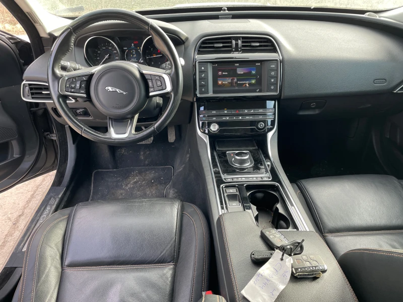 Jaguar XE 2.0 AWD, снимка 9 - Автомобили и джипове - 49262300