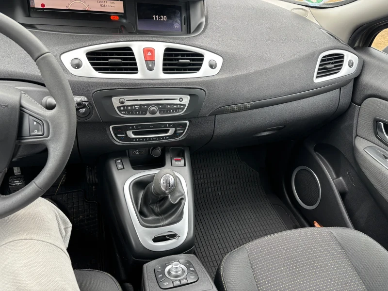 Renault Scenic 1.4-131кс, снимка 11 - Автомобили и джипове - 49291566