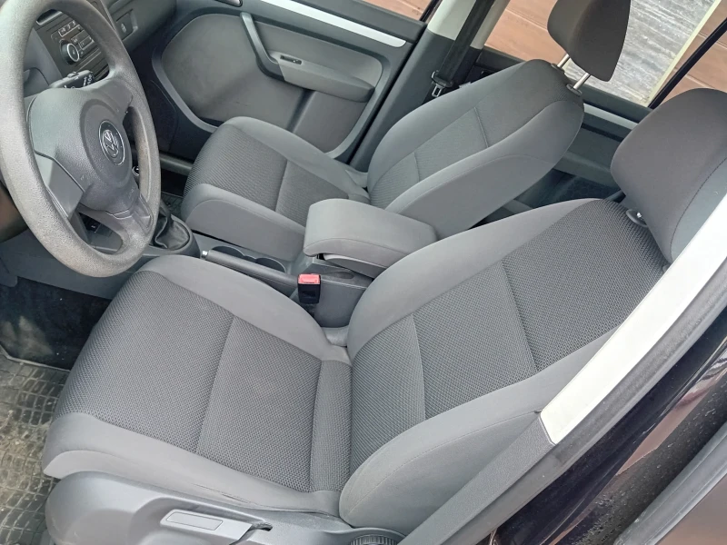 VW Touran 1.6TDI, снимка 8 - Автомобили и джипове - 49532990