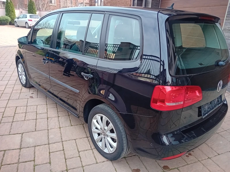 VW Touran 1.6TDI, снимка 4 - Автомобили и джипове - 49532990