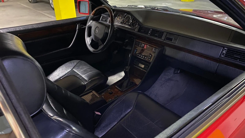 Mercedes-Benz E 200, снимка 13 - Автомобили и джипове - 52206403