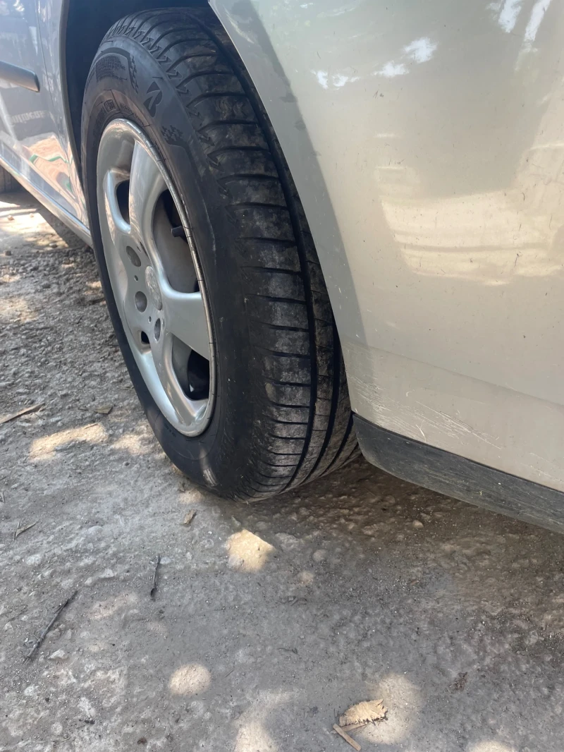 VW Golf 1.4 75PS с регистрация, снимка 8 - Автомобили и джипове - 53350612