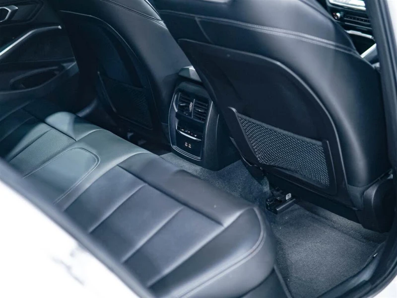 BMW 330 * HARMON&KARDON* * HeadUp* AвтоКредит* (ЦЕНА ДО БГ, снимка 13 - Автомобили и джипове - 53433920