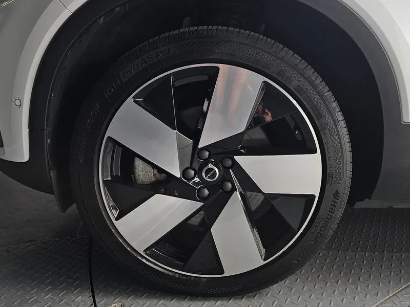 Volvo C40 САМО 30% АВАНС, снимка 5 - Автомобили и джипове - 56533681