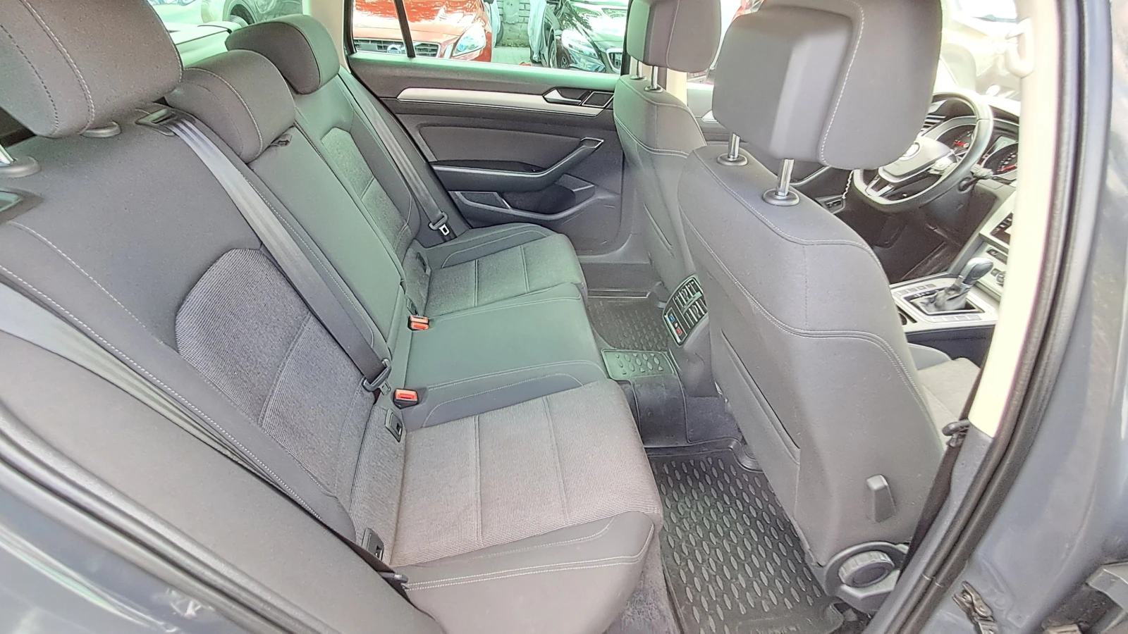 VW Passat FULL РЕАЛ КМ ИЗКЛЮЧИТЕЛЕН СЕРВИ КНИЖК ОБСЛУЖ УНИКТ, снимка 15 - Автомобили и джипове - 23630693