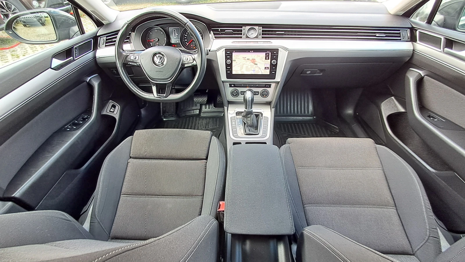 VW Passat FULL РЕАЛ КМ ИЗКЛЮЧИТЕЛЕН СЕРВИ КНИЖК ОБСЛУЖ УНИКТ, снимка 9 - Автомобили и джипове - 23630693