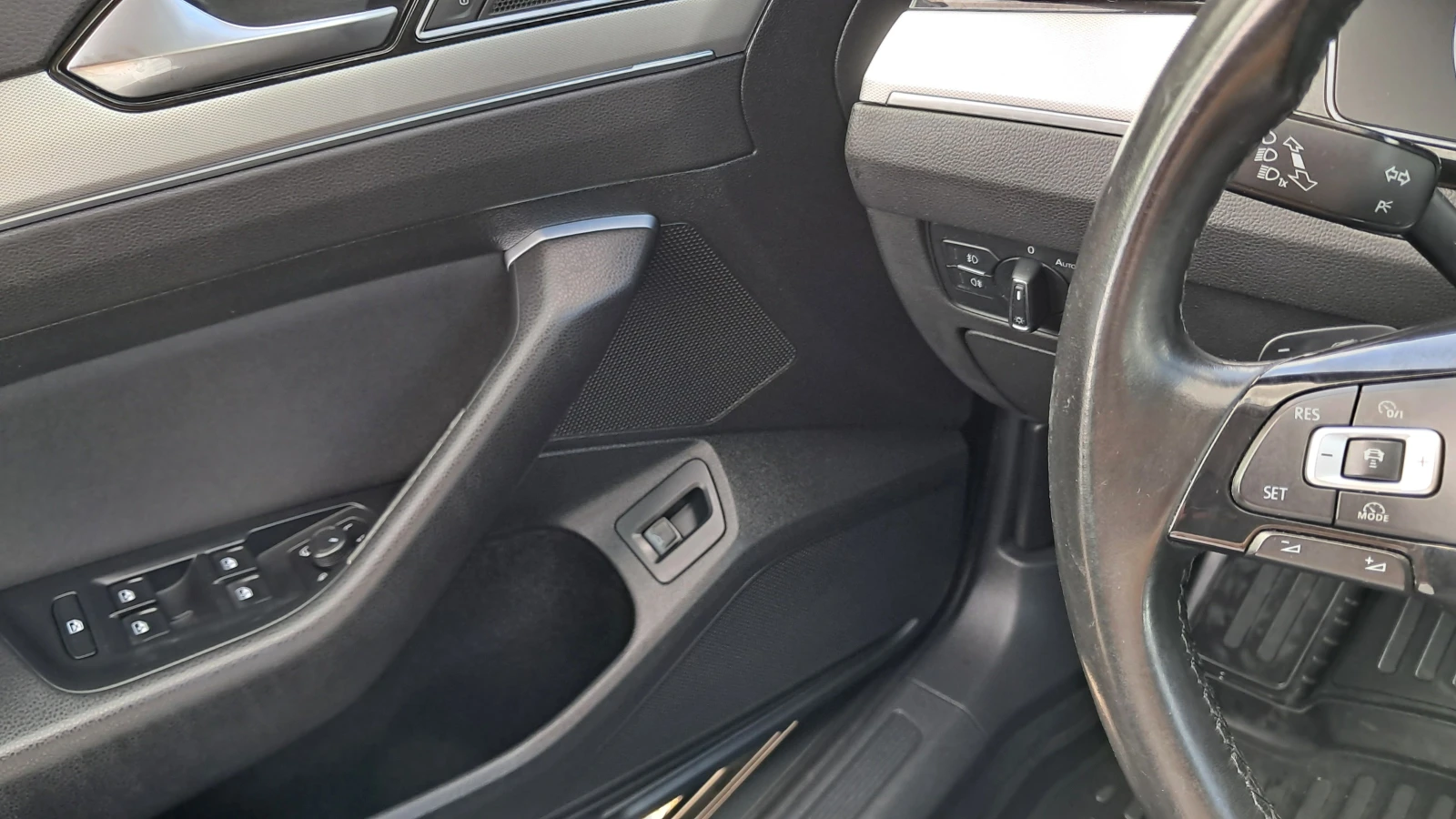 VW Passat FULL РЕАЛ КМ ИЗКЛЮЧИТЕЛЕН СЕРВИ КНИЖК ОБСЛУЖ УНИКТ, снимка 14 - Автомобили и джипове - 23630693