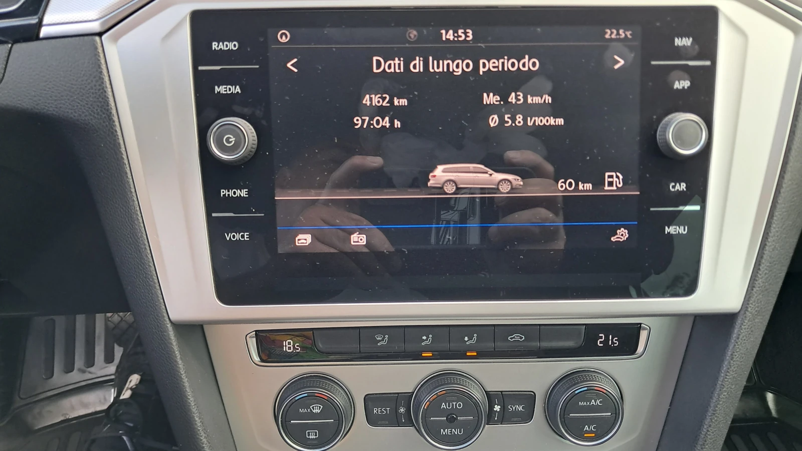 VW Passat FULL РЕАЛ КМ ИЗКЛЮЧИТЕЛЕН СЕРВИ КНИЖК ОБСЛУЖ УНИКТ, снимка 13 - Автомобили и джипове - 23630693