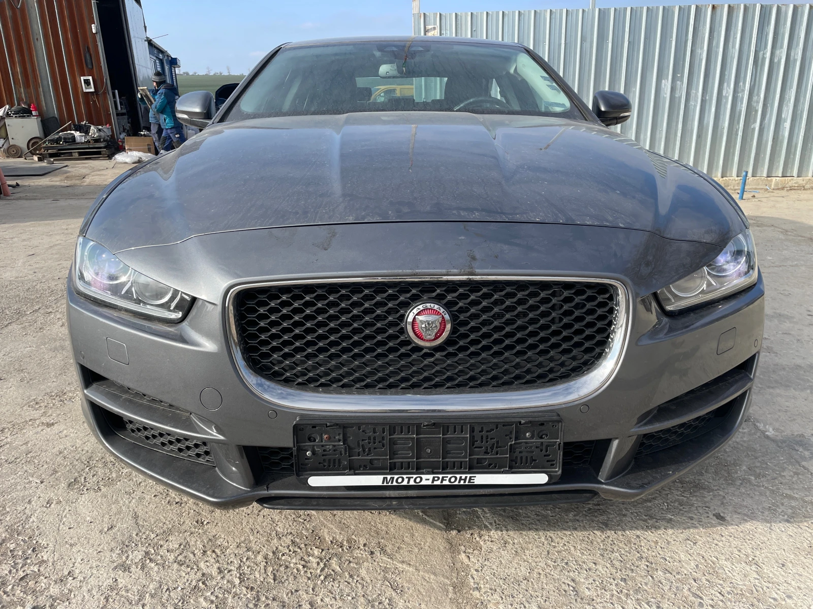 Jaguar XE 2.0 AWD - изображение 3